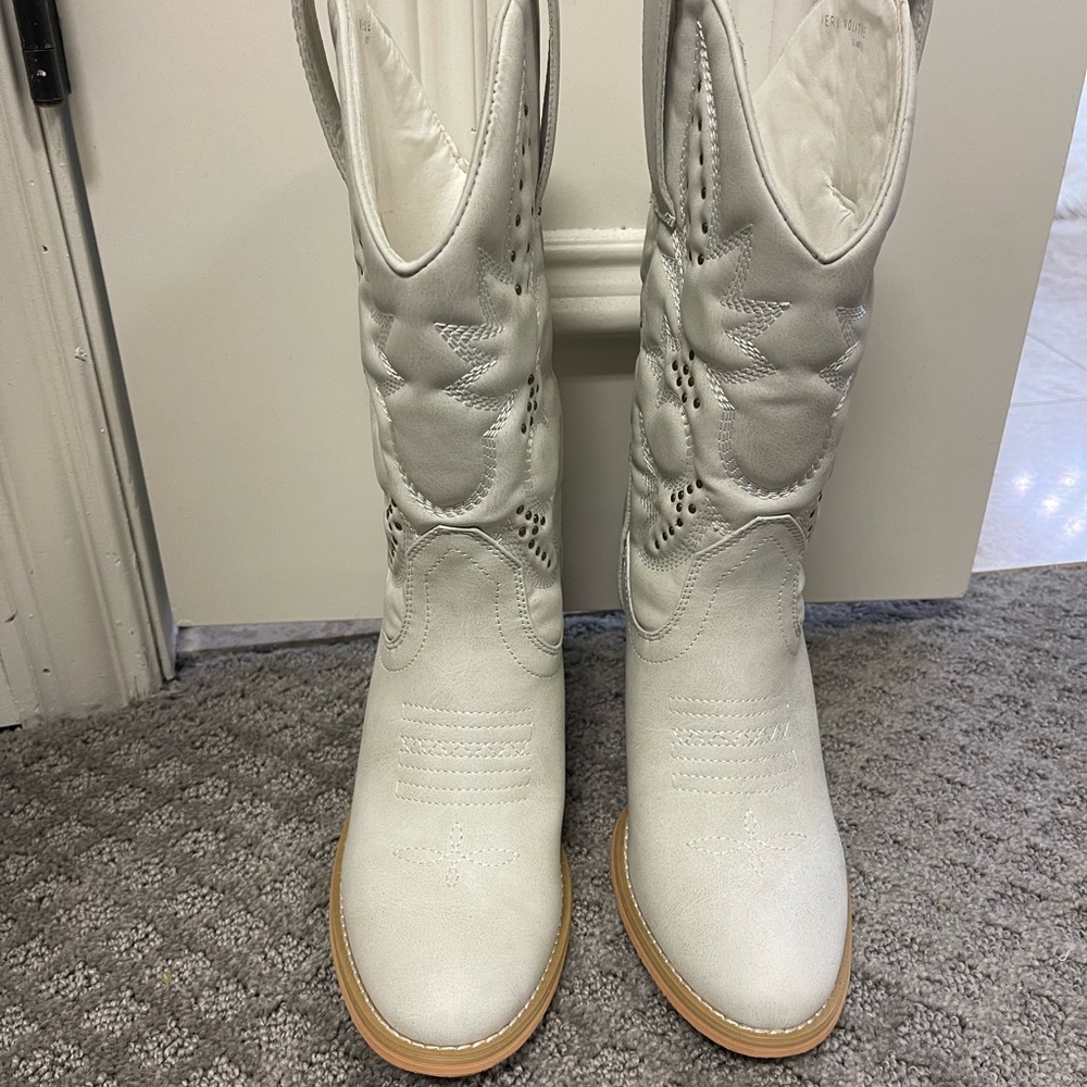 Very Volatile Western Boots White